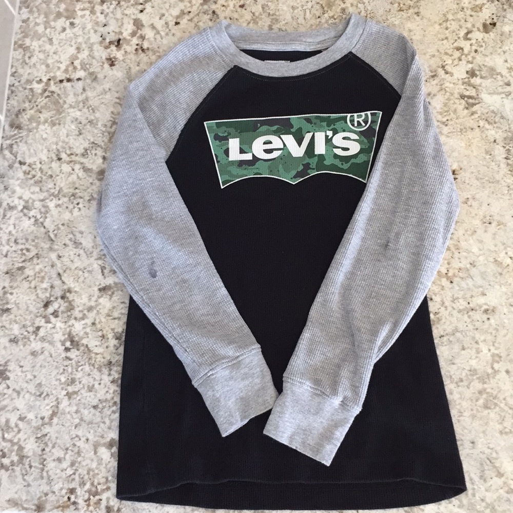 Cute baseball type Levi’s shirt. Boys size small